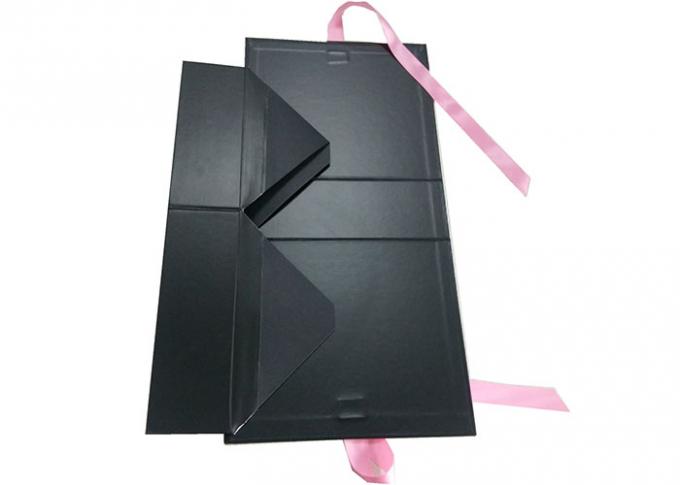 Подарочные коробки КМИК картона складные/цвет Пантоне с лентой