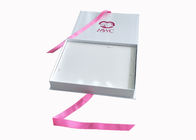 Коробка белого лоснистого Инсоле подарочных коробок закрытия ленты складывая упаковывая для женщин поставщик