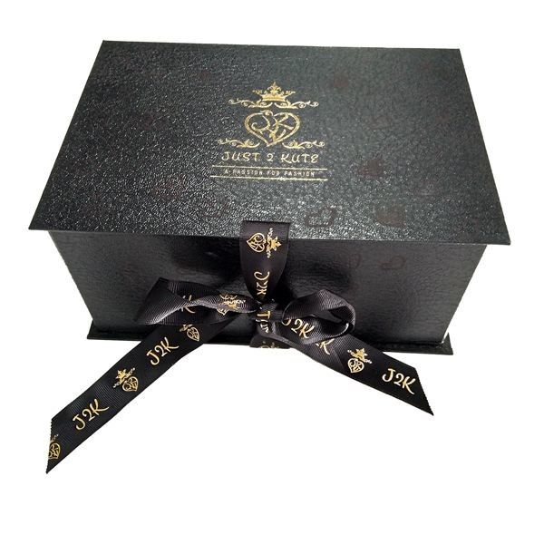 Форма черной книги подарочных коробок декоративного дизайна складывая с красивой лентой